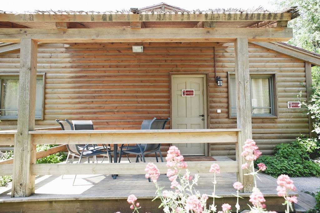 Ein Zivan Village Resort Bagian luar foto